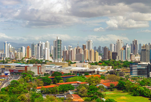 панама-сити скайлайн - panama panama city cityscape city стоковые фото и изображения