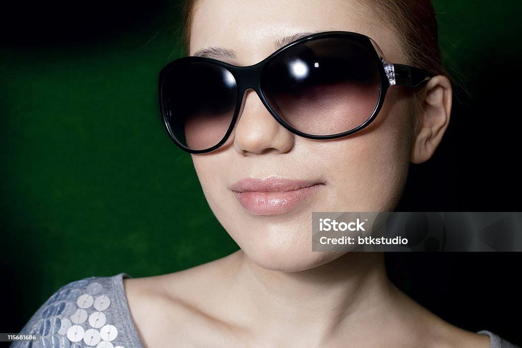 Femme portant des lunettes - Photo de Adulte libre de droits