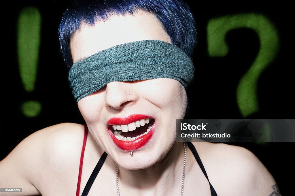 blindfolded lady e deslumbrante, boca aberta, sorrindo - Foto de stock de Adolescente royalty-free