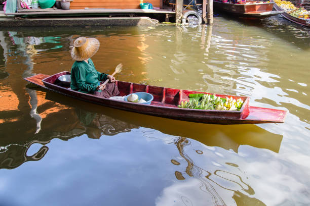 istock Damnoen Saduak Floating Market 1156863972