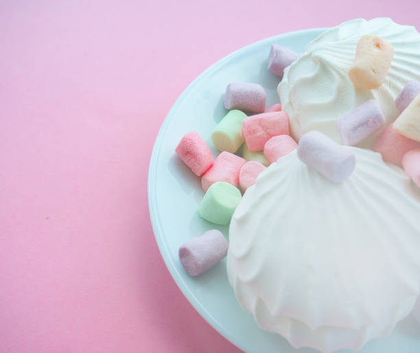istock Marshmallow in white plate on pink background 1156873700