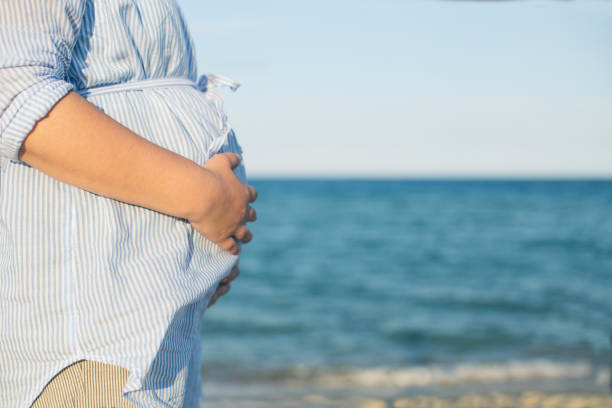 istock Enjoying pregnancy at the sea 1156897205