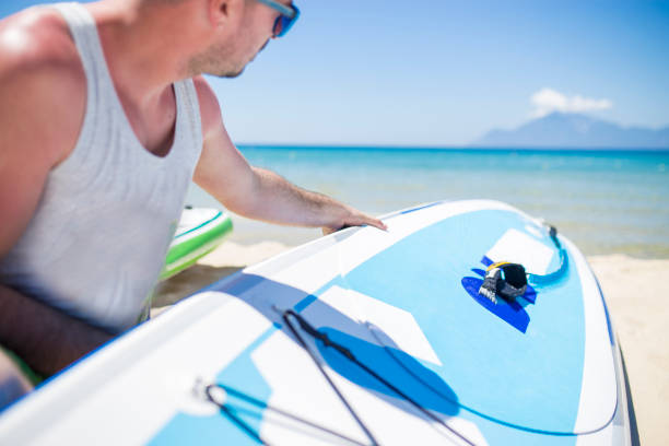 istock Preparing for a day of surf 1156900151