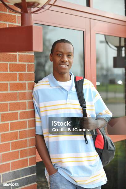 Foto de Estudante Afroamericano e mais fotos de stock de Aluno do Ensino Médio - Aluno do Ensino Médio, 18-19 Anos, Adulto