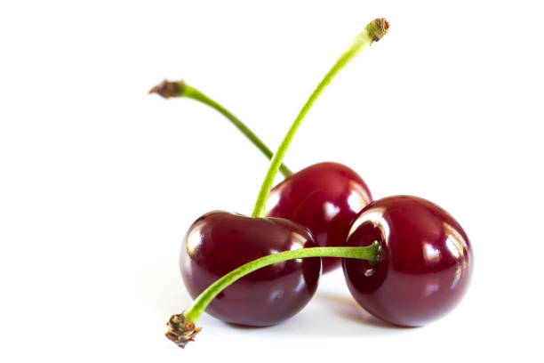 skupina zralých višní s listy - třešně bobulové ovoce fotky - stock snímky, obrázky a fotky