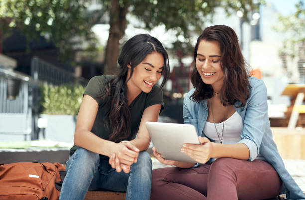 istock Study notes in the age of the app 1156944615