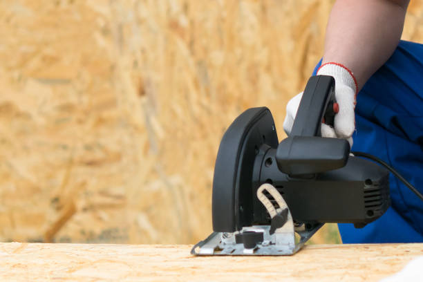 istock circular saw cuts a large wooden sheet, front view close-up 1156949395