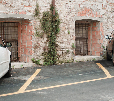 one free parking space between two parked cars