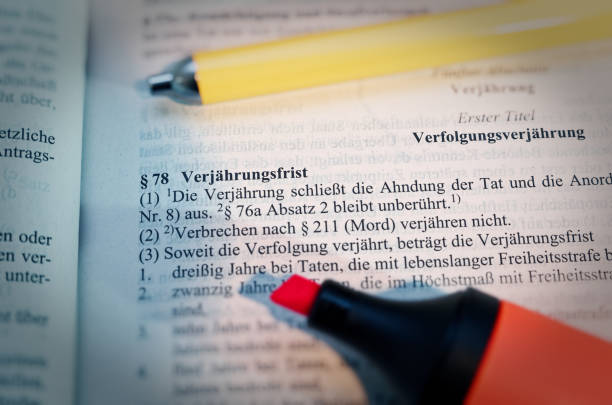 gesetzestext von in deutsch paragraph§ 269 stgb strafgesetzbuch verjährung in englisch paragraph § 78 stgb limitation - penal code stock-fotos und bilder