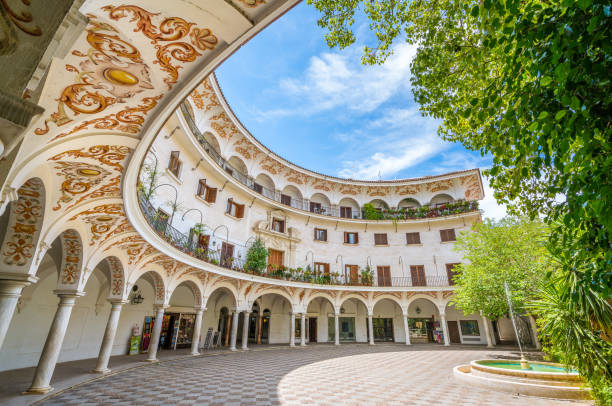 la pintoresca plaza del cabildo en sevilla, andalucía, españa. - seville sevilla bridge arch fotografías e imágenes de stock