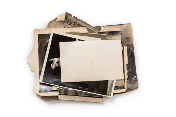 istock Old photo frame. Vintage paper. Retro card 1157007748