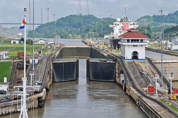 pedro miguel-schloss von panama-kanal - meerkanal stock-fotos und bilder