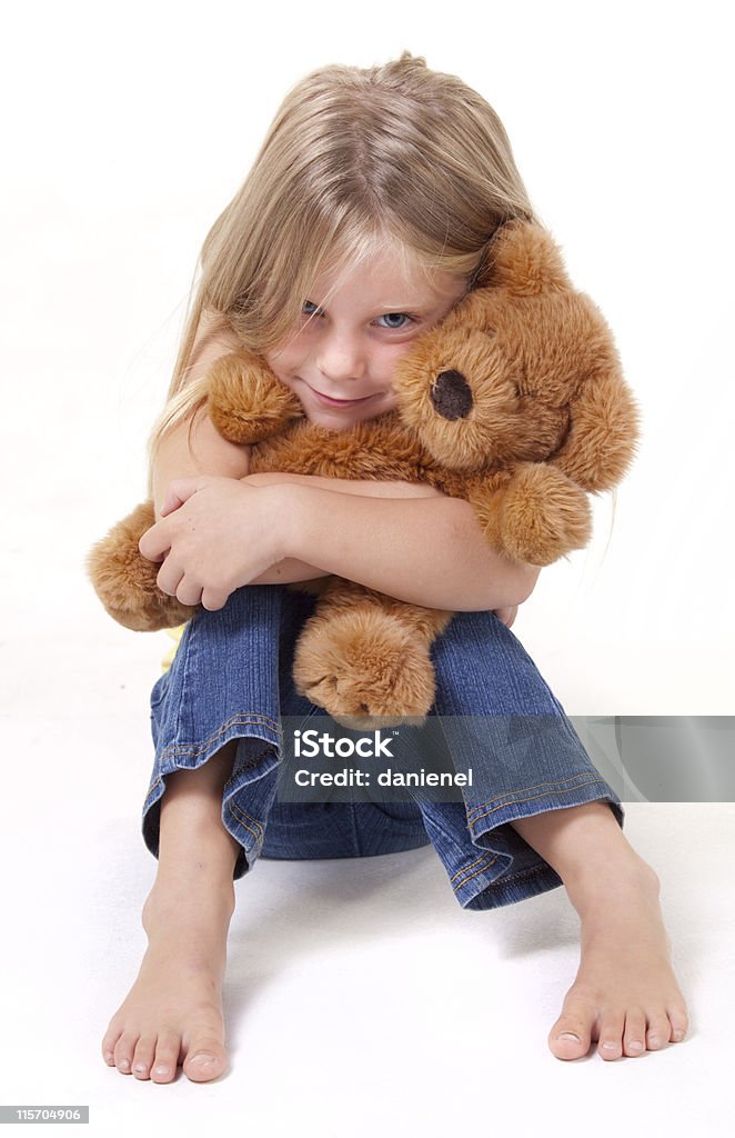Jolie fille et ourson - Photo de 2-3 ans libre de droits