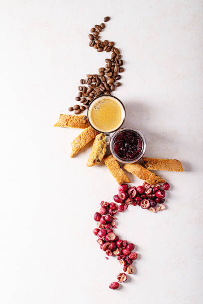 galletas cantucci y café - biscotti jam biscuit cookie biscuit fotografías e imágenes de stock