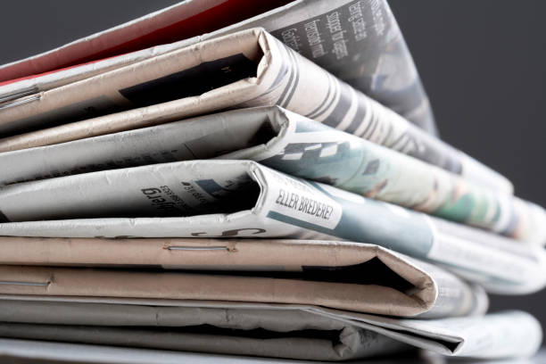 stos gazet - newspaper the media recycling stack zdjęcia i obrazy z banku zdjęć