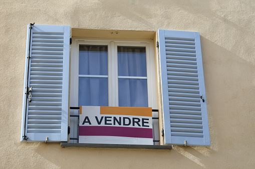Apartamento en venta signo en Francia photo