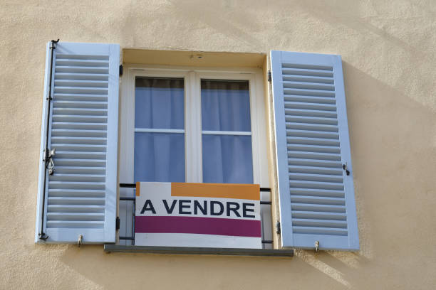 Apartment For Sale Sign In France Apartment For Sale Sign (A Vendre In French Language) In Front Of An Apartment Building In Castellar, France, French Riviera, Europe estate agent sign stock pictures, royalty-free photos & images