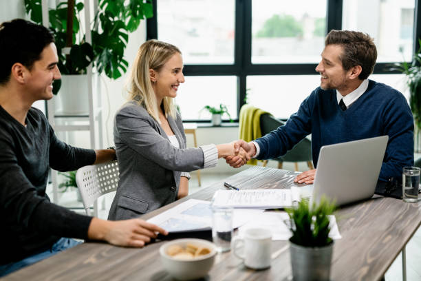 istock We have a deal! 1157139718