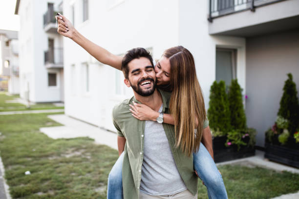 istock Buying new house 1157159317