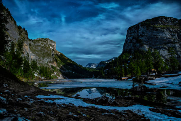 istock Vorderer Lahngangsee at night 1157212730