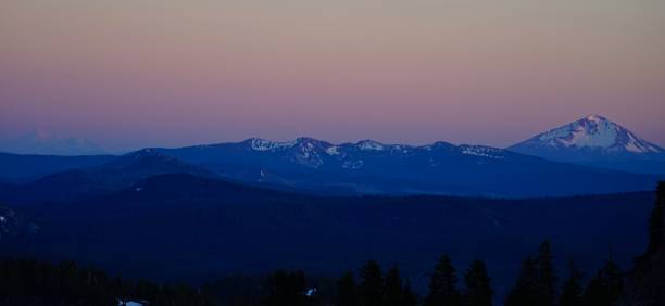 istock Mt. McLoughlin/Mt. Shasta 1157216306