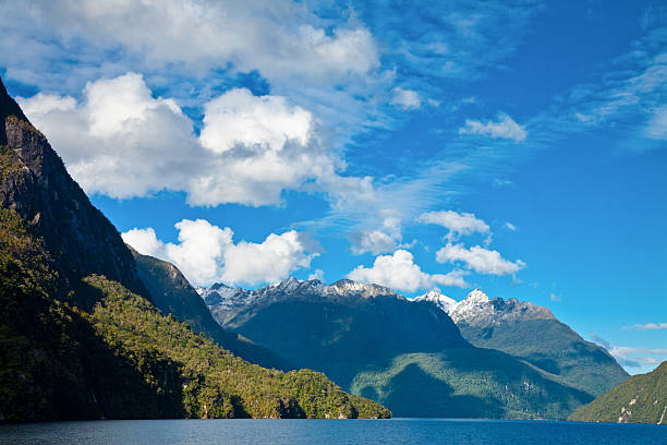 istock Lake Manapouri 115722587