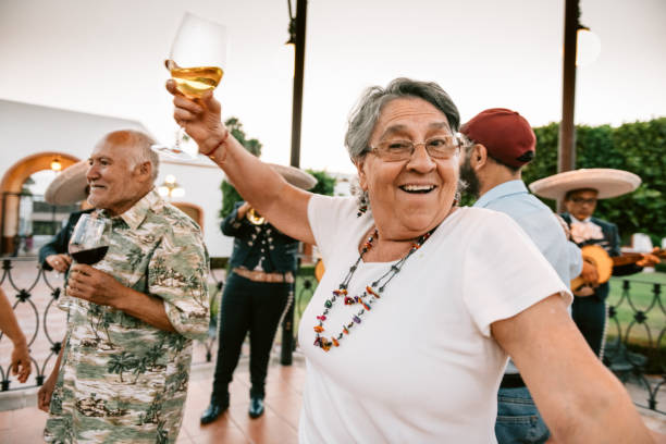 メキシコのシニアグループ再会祝賀会 - women celebration wine party ストックフォトと画像