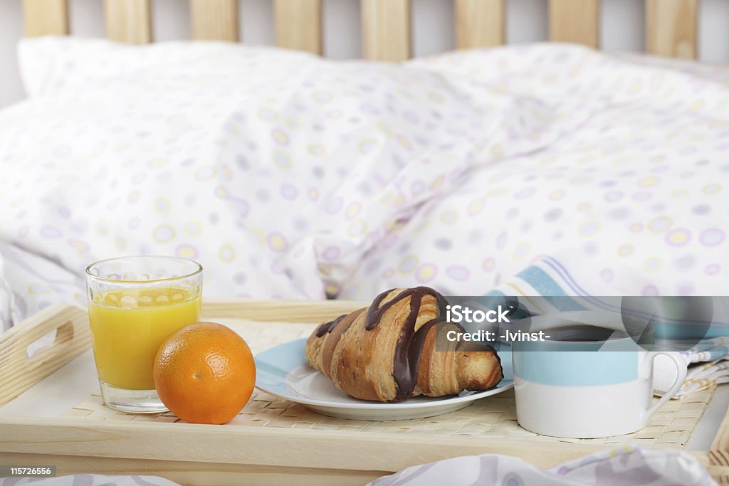 Desayuno en la cama - Foto de stock de Alimento libre de derechos