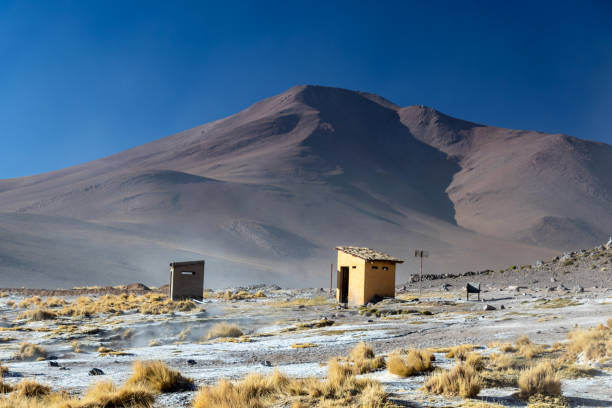 aguas termales de polques, sources thermales avec une piscine d'eau thermale naturelle fumante en bolivie - environmental conservation spring sun swimming pool photos et images de collection