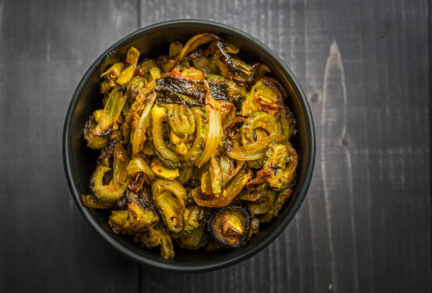 bitter gourd fry, una cocina india - fried onion roasted chopped fotografías e imágenes de stock