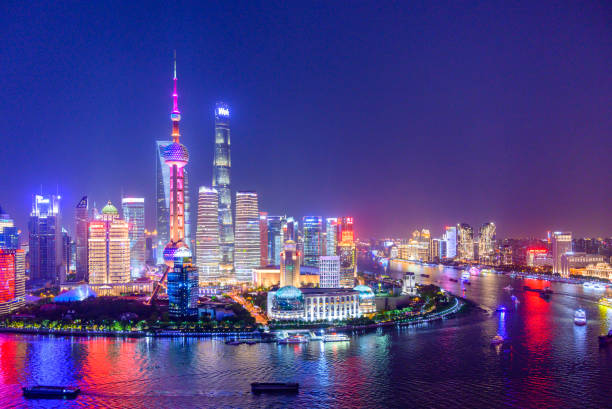 vista panoramica dello skyline aereo di shanghai al crepuscolo - shanghai tower foto e immagini stock