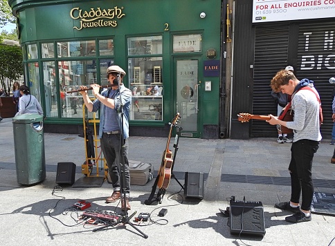 18th June 2019, Dublin, Ireland. Buskers performing on Grafton Street, Dublin City Centre, outside and Irish jewelry shop. .
