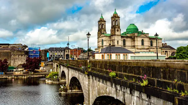 Photo of Beautiful view of the city of Athlone with its bridge over the river Shannon, the parish church of Ss. Peter and Paul and the castle