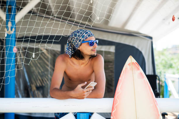 surfer using smart phone. - hipster people surfing the net internet imagens e fotografias de stock