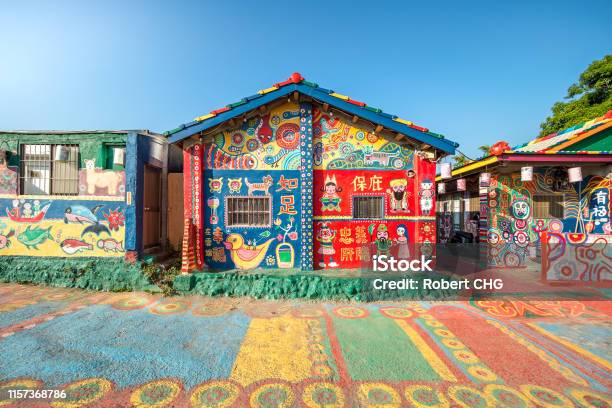Desa Pelangi Di Taichung Taiwan Foto Stok - Unduh Gambar Sekarang - Desa, Kota Taichung, Pelangi - Spektrum