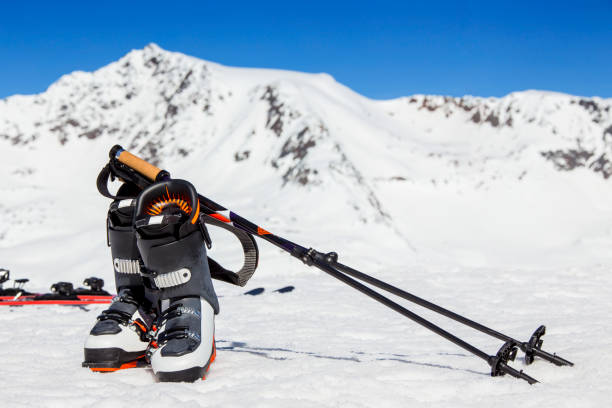 ski-uitrusting - skischoen stockfoto's en -beelden