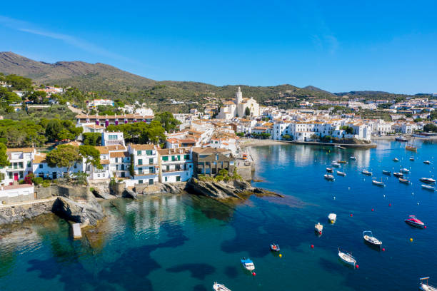 cadaqués - sky sea town looking at view fotografías e imágenes de stock