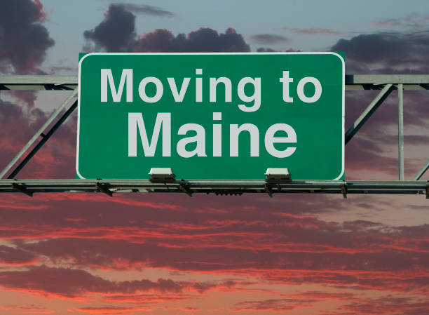istock Moving to Maine Sign 1157400446