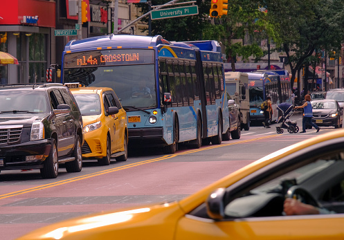 NYC MTA buses share 14th St with cars for only a week longer before L Train work closure.