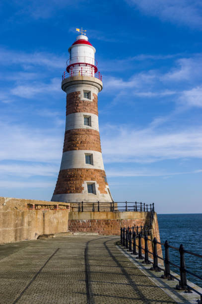 roker pier in sunderland tyne & wear nordostengland - sunderland stock-fotos und bilder