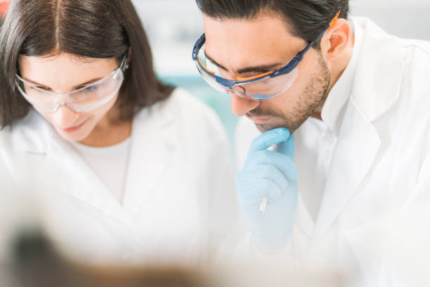 istock Two heads know more than one - Working in laboratory 1157447827