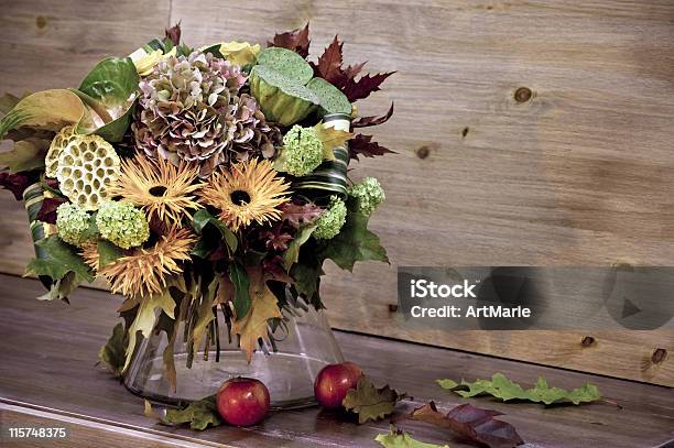 Jesień Bukiet - zdjęcia stockowe i więcej obrazów Kwiat - Roślina - Kwiat - Roślina, Wazon, Jesień
