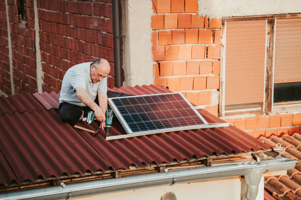 senior man installing solar panel - solar panels house imagens e fotografias de stock
