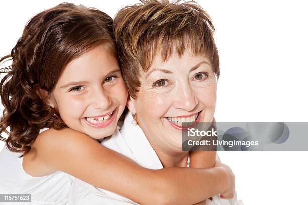 Nonna E Nipote Femmina - Fotografie stock e altre immagini di Abbracciare una persona - Abbracciare una persona, Bambino, Nonna