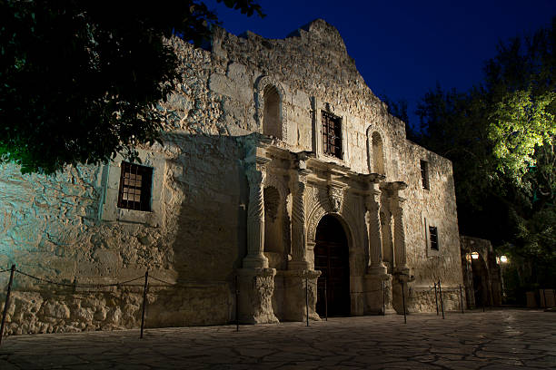 istock Alamo Morning - 3/4 angle wide 115754084