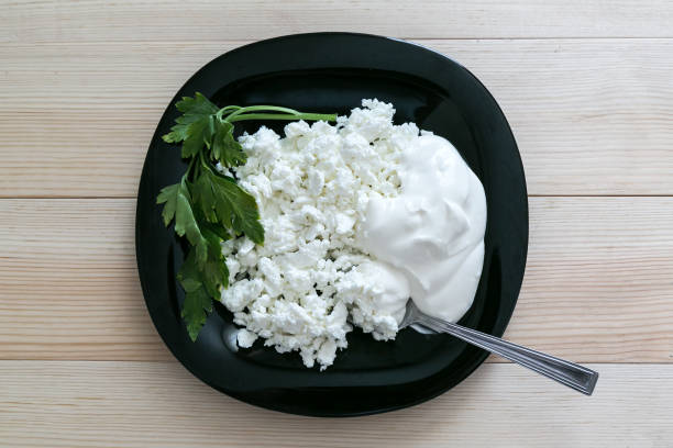 menu colazione - ricotta con panna acida e prezzemolo verde. - nonfat milk foto e immagini stock