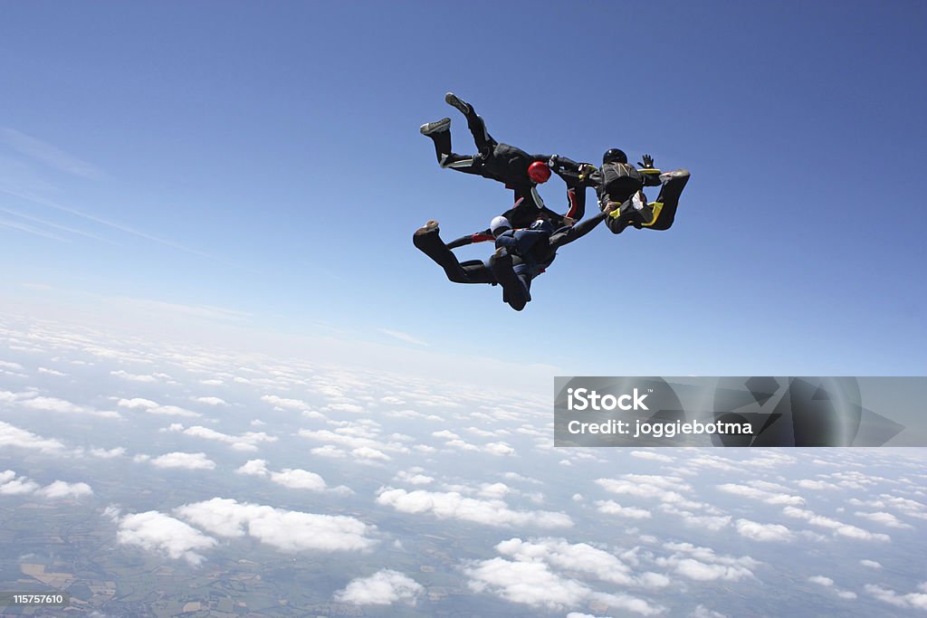 Four skydivers in freefall - Foto de stock de Orden libre de derechos