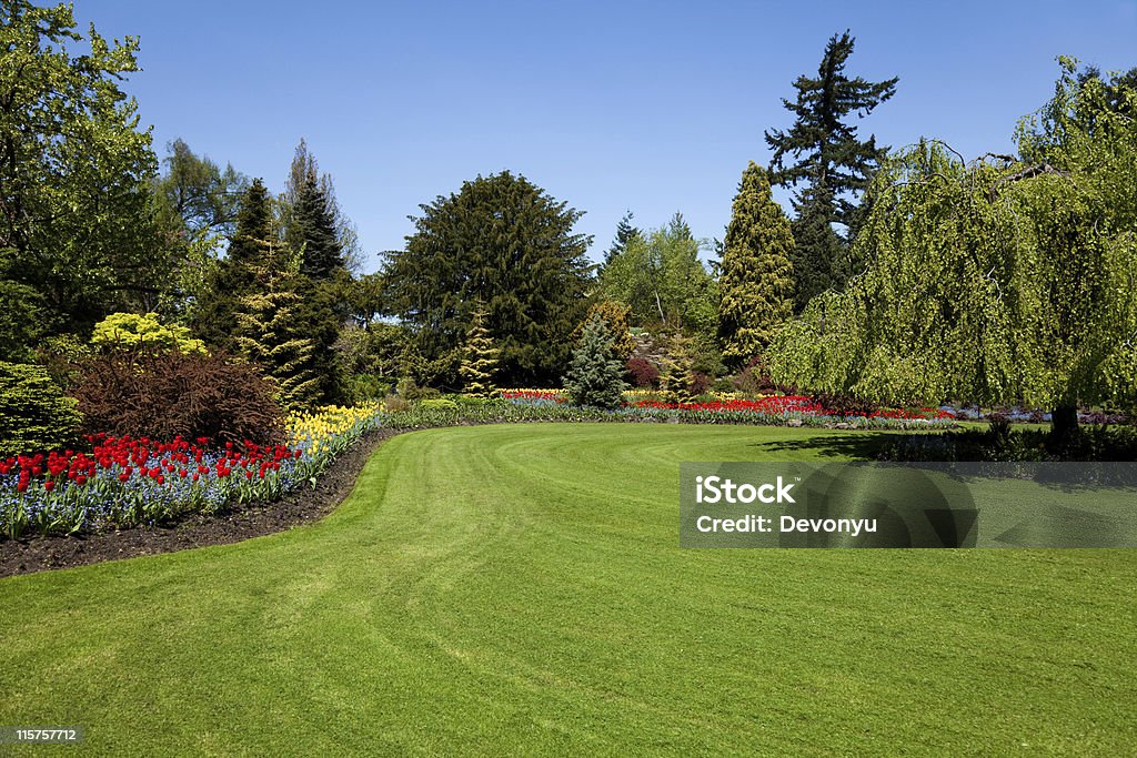 Jardín de flores - Foto de stock de Jardín privado libre de derechos