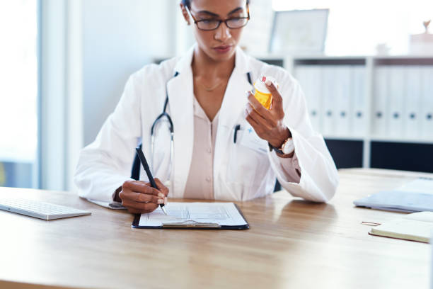 istock Dispensing drugs right from the doctor's room 1157580319