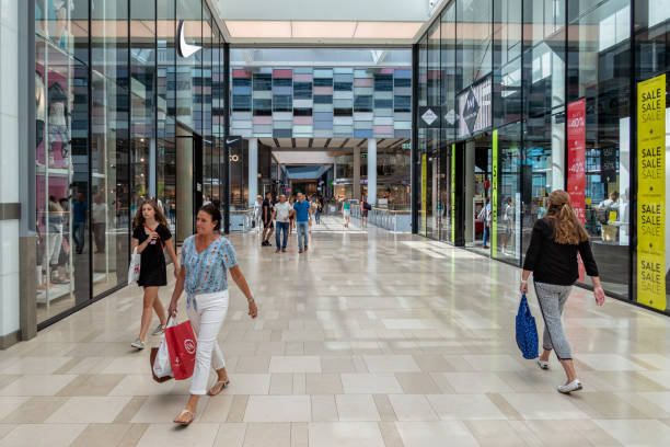 интерьер современный новый голландский торговый центр hoog catharijne утрехта - marble design indoors corridor стоковые фото и изображения